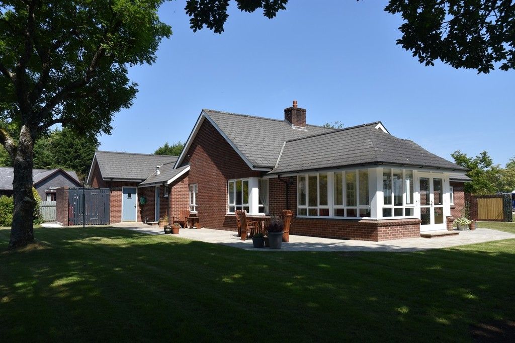 3 bed detached bungalow for sale in Fynnon Wen, Waungiach, Llechryd SA43, £495,000