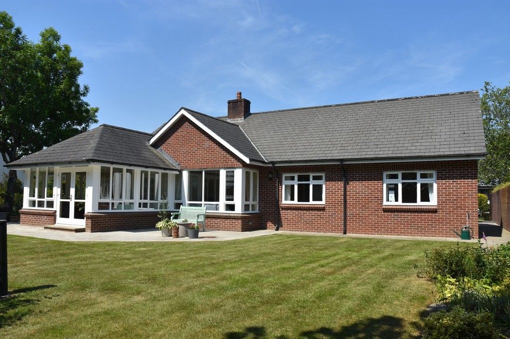 3 bed detached bungalow for sale in Fynnon Wen, Waungiach, Llechryd SA43, £495,000