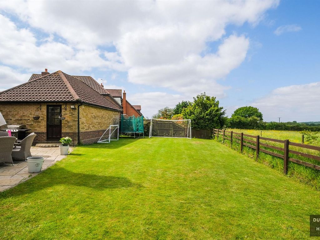 5 bed detached house for sale in The Paddocks, Stapleford Abbotts RM4, £1,250,000