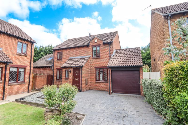 4 bed detached house for sale in Gullifords Bank, Clevedon BS21, £475,000