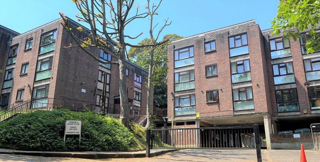 2 bed flat to rent in Taymount Rise, London SE23, £1,800 pcm
