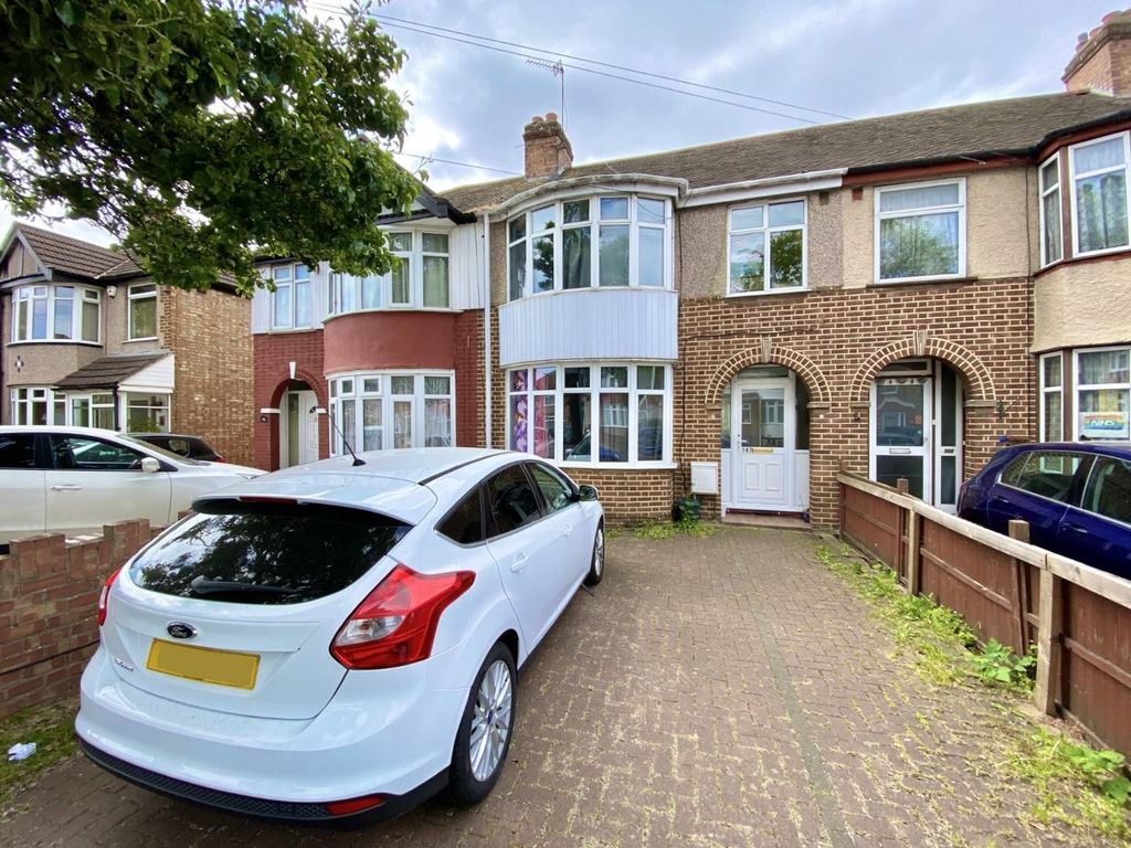 3 bed property for sale in Bourne Avenue, Hayes UB3, £460,000