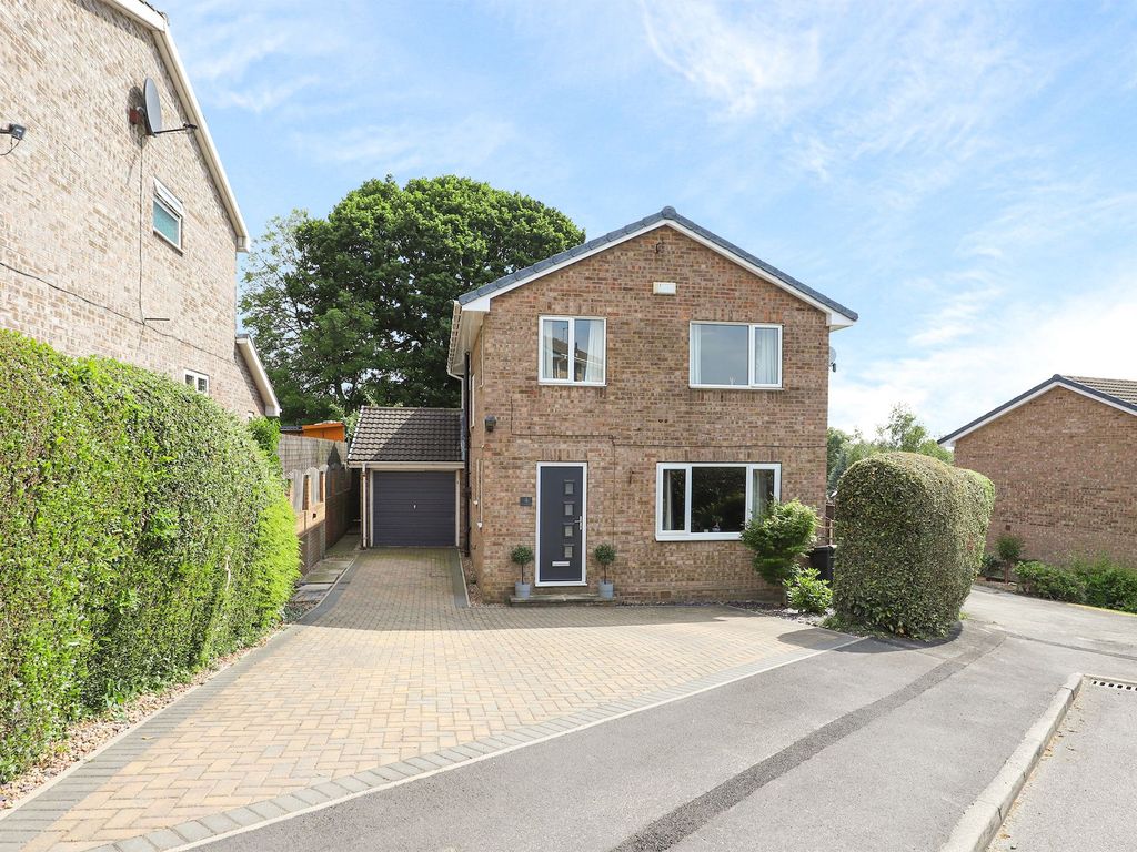 4 bed detached house for sale in Grassington Drive, Sheffield S12, £350,000