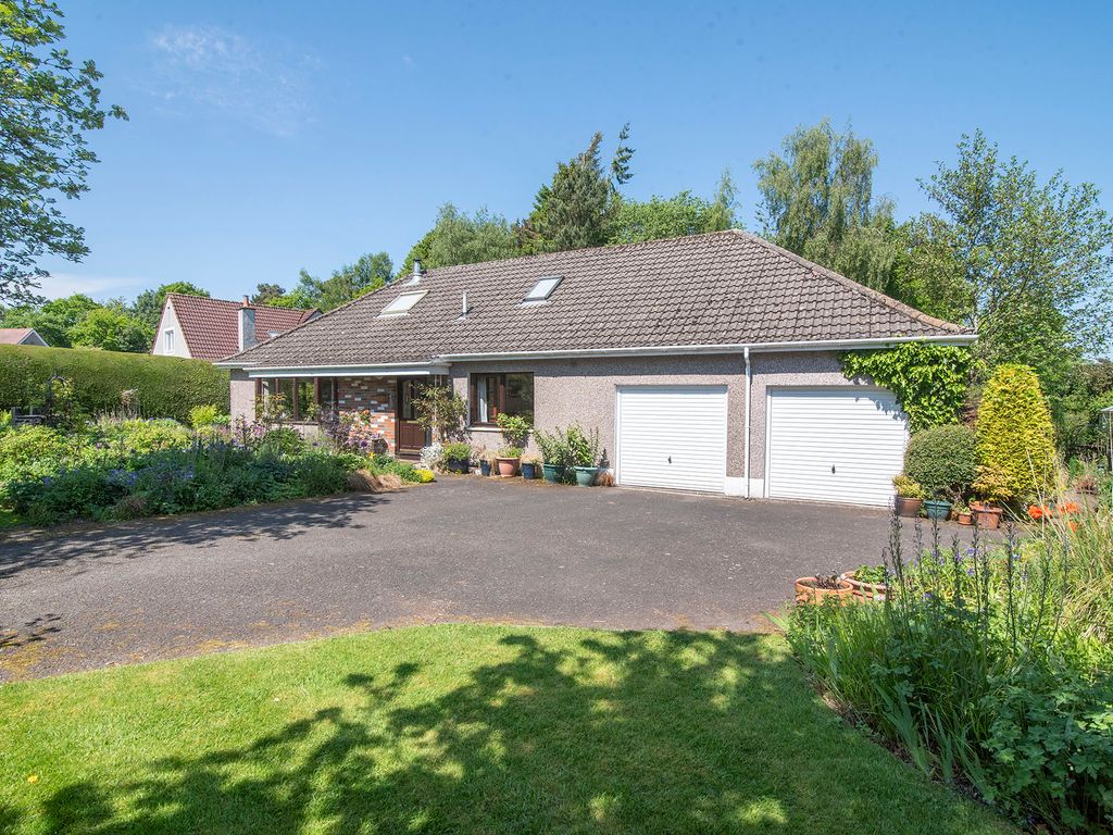 5 bed detached house for sale in Tullibardine Crescent, Auchterarder PH3, £425,000