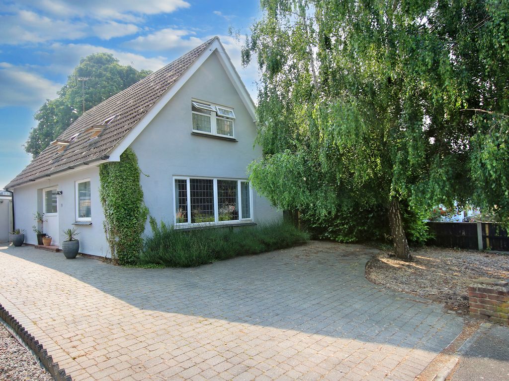 4 bed detached house for sale in Springfields, Dunmow CM6, £525,000
