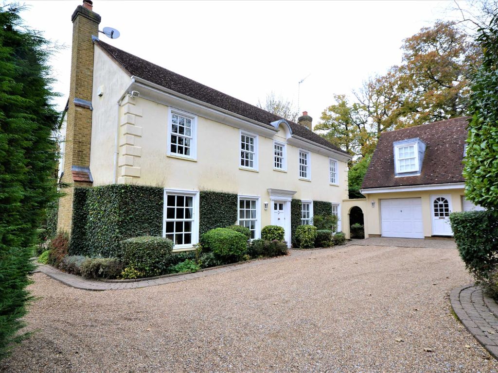 5 bed detached house to rent in Coombehurst Close, Hadley Wood, Hertfordshire EN4, £4,995 pcm