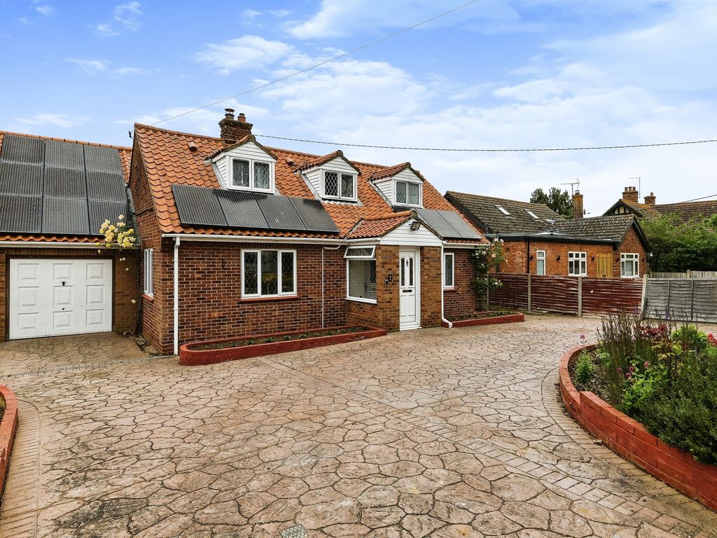 3 bed detached house for sale in The Broadway, Heacham, King