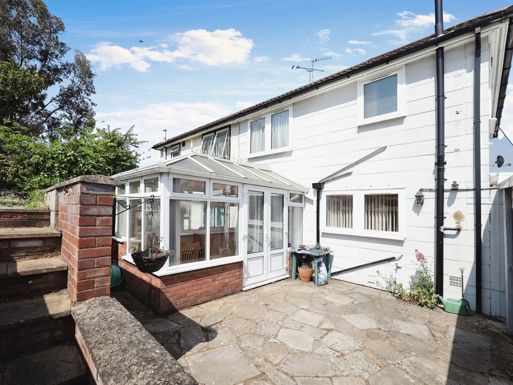 3 bed semi-detached house for sale in Lynton Road, Chesham HP5, £325,000