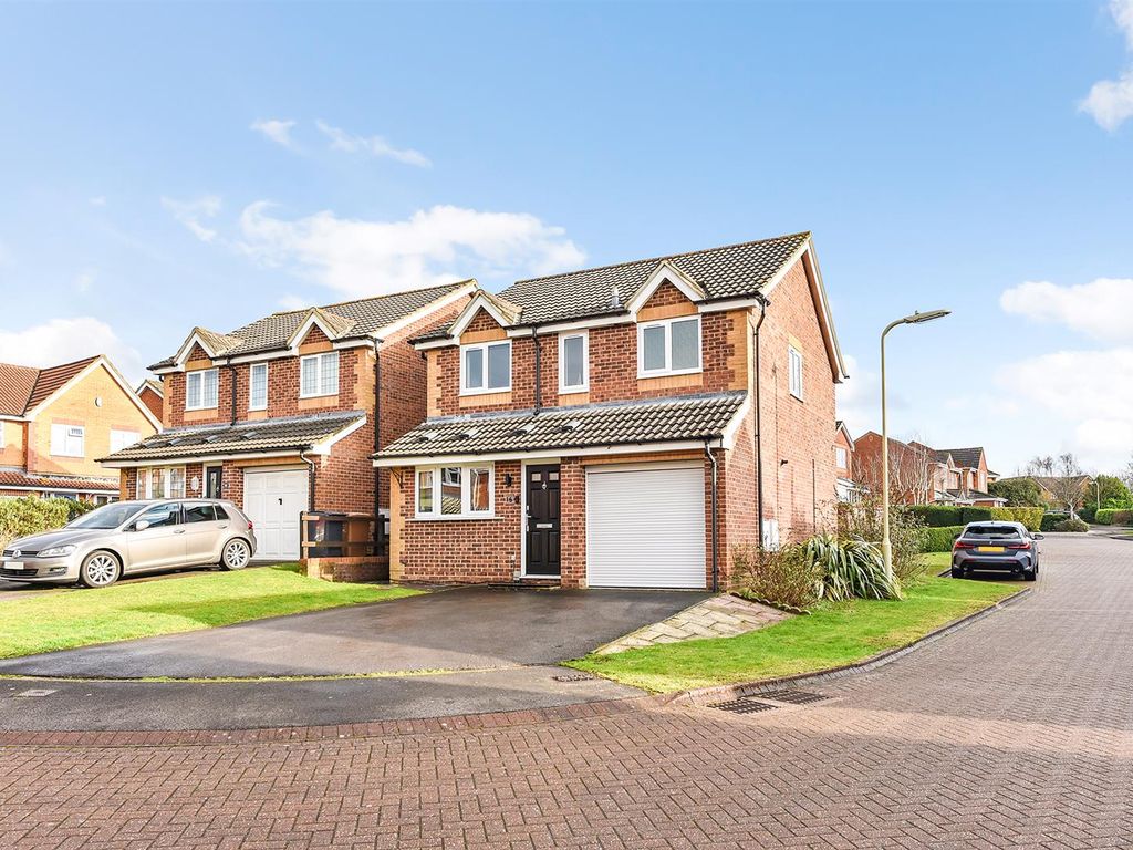 3 bed detached house for sale in Flint Close, Andover SP10, £385,000
