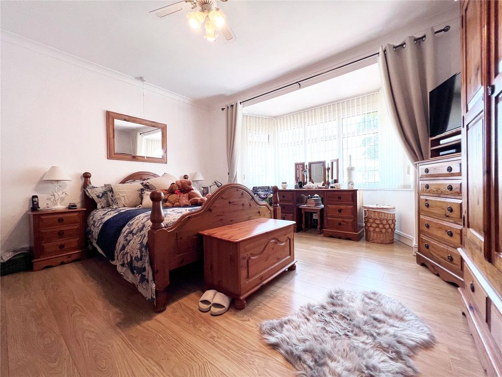 3 bed detached house for sale in Penn Road, Penn, Wolverhampton, West Midlands WV4, £375,000