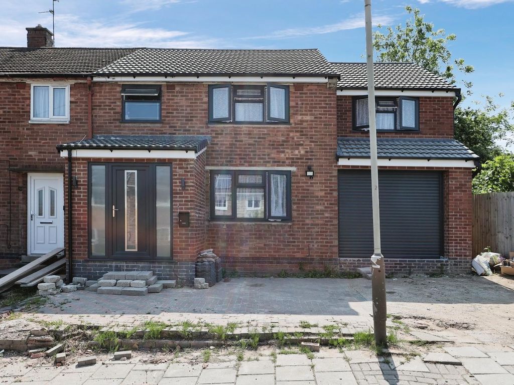 4 bed property for sale in Blakenhall Road, Leicester LE5, £550,000