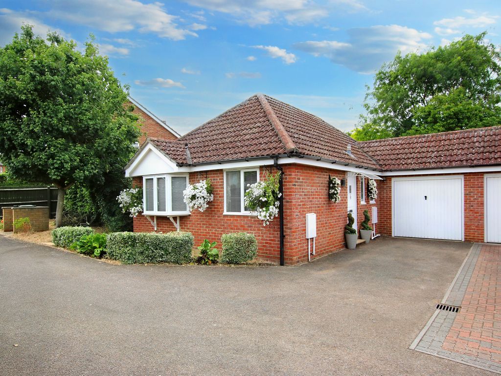 2 bed detached bungalow for sale in White Post Field, Dunmow CM6, £385,000