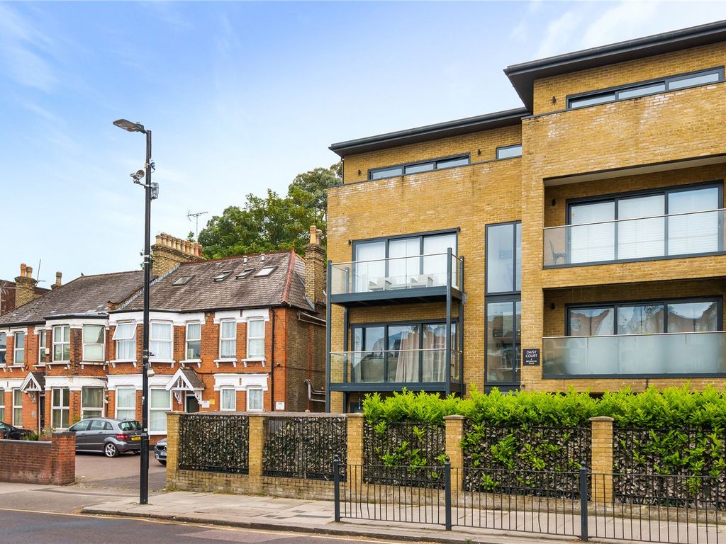 2 bed flat for sale in Daisy Court, 6 Brownlow Road, London N11, £450,000