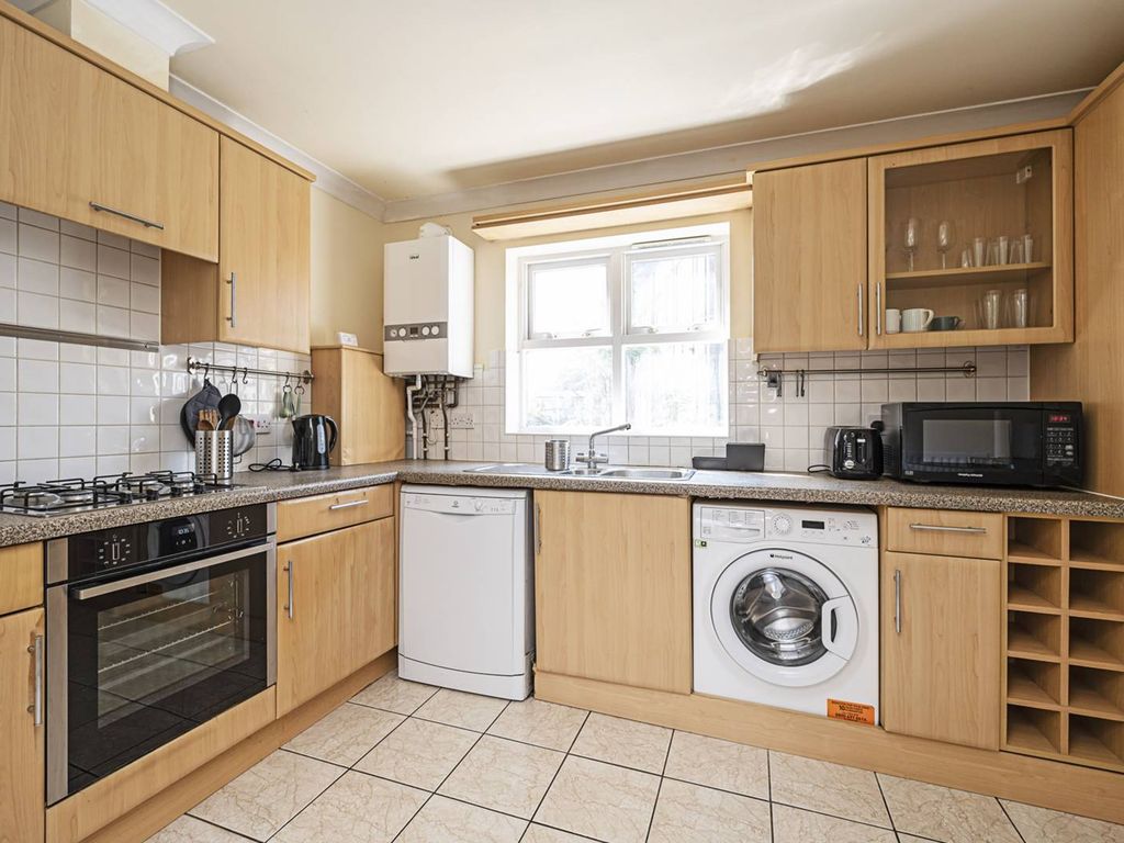 2 bed flat for sale in Twig Folly Close, Bethnal Green, London E2, £565,000