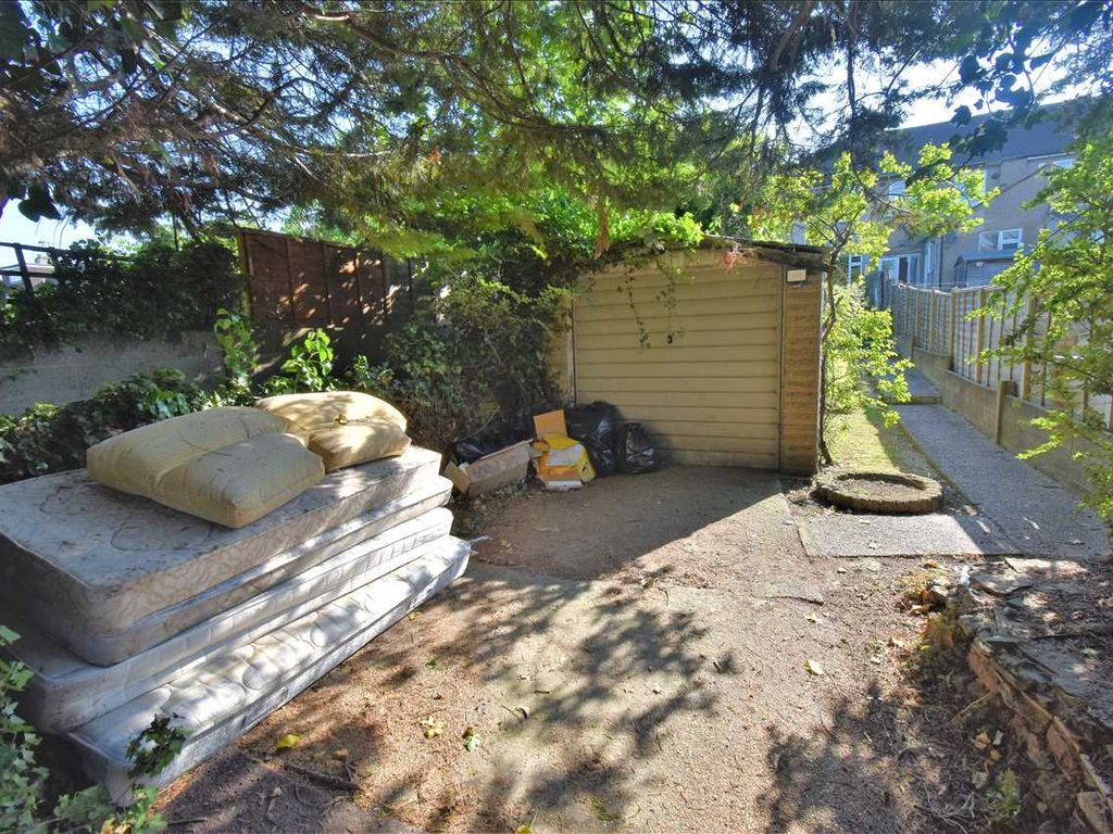 3 bed property for sale in Ashen Drive, Crayford, Dartford DA1, £360,000