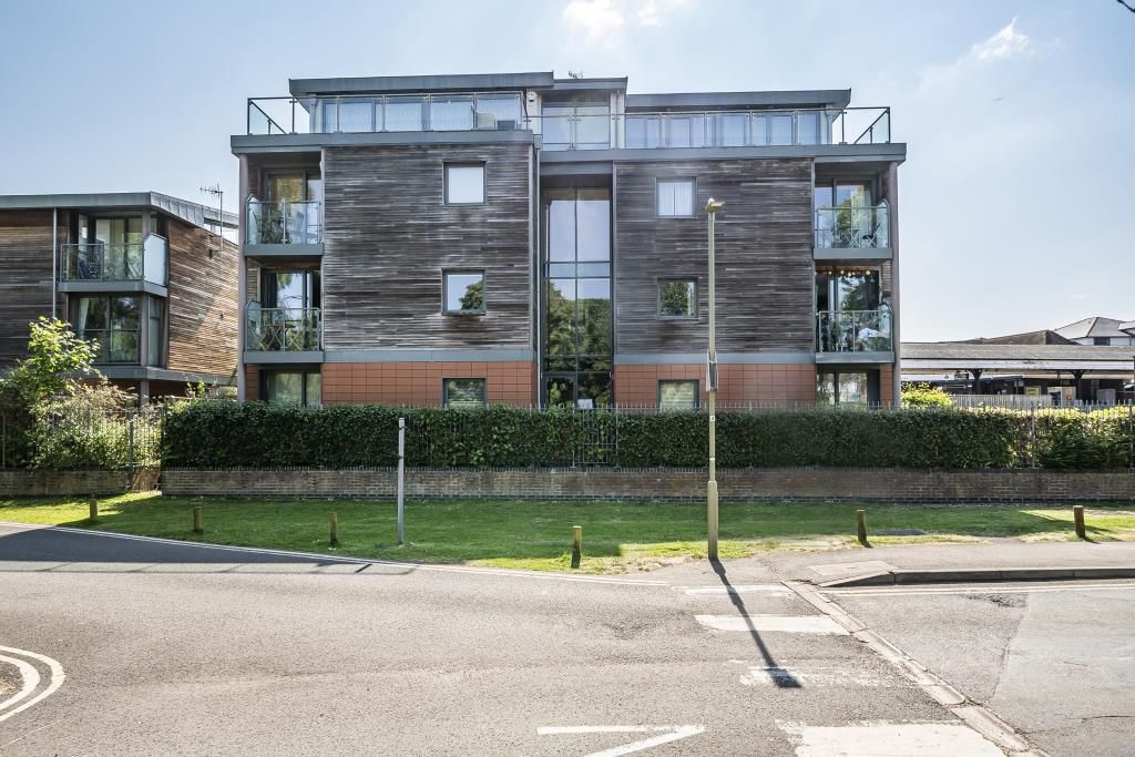 2 bed flat for sale in Henley On Thames, Oxfordshire RG9, £545,000