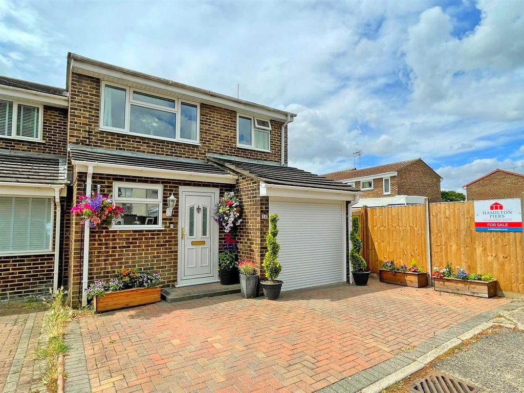 3 bed end terrace house for sale in Begonia Close, Springfield, Chelmsford CM1, £380,000