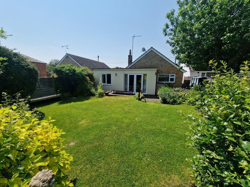 3 bed detached bungalow for sale in High Street, Yelvertoft, Northampton NN6, £365,000