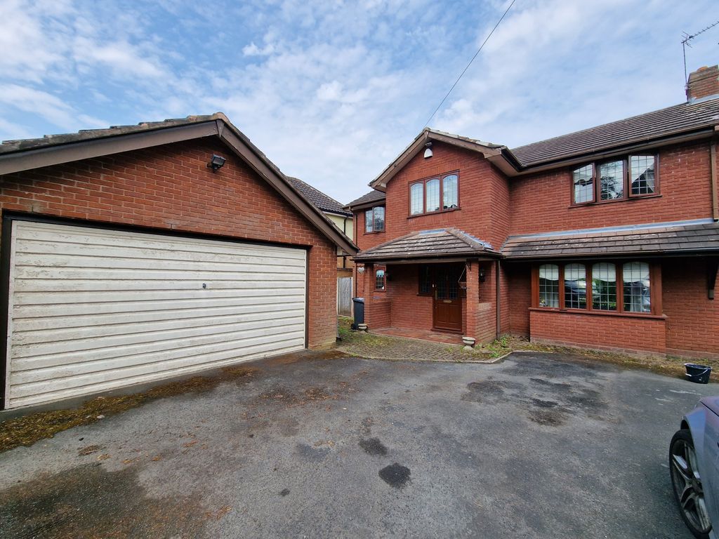 4 bed detached house for sale in Keepers Lane, Codsall WV8, £585,000