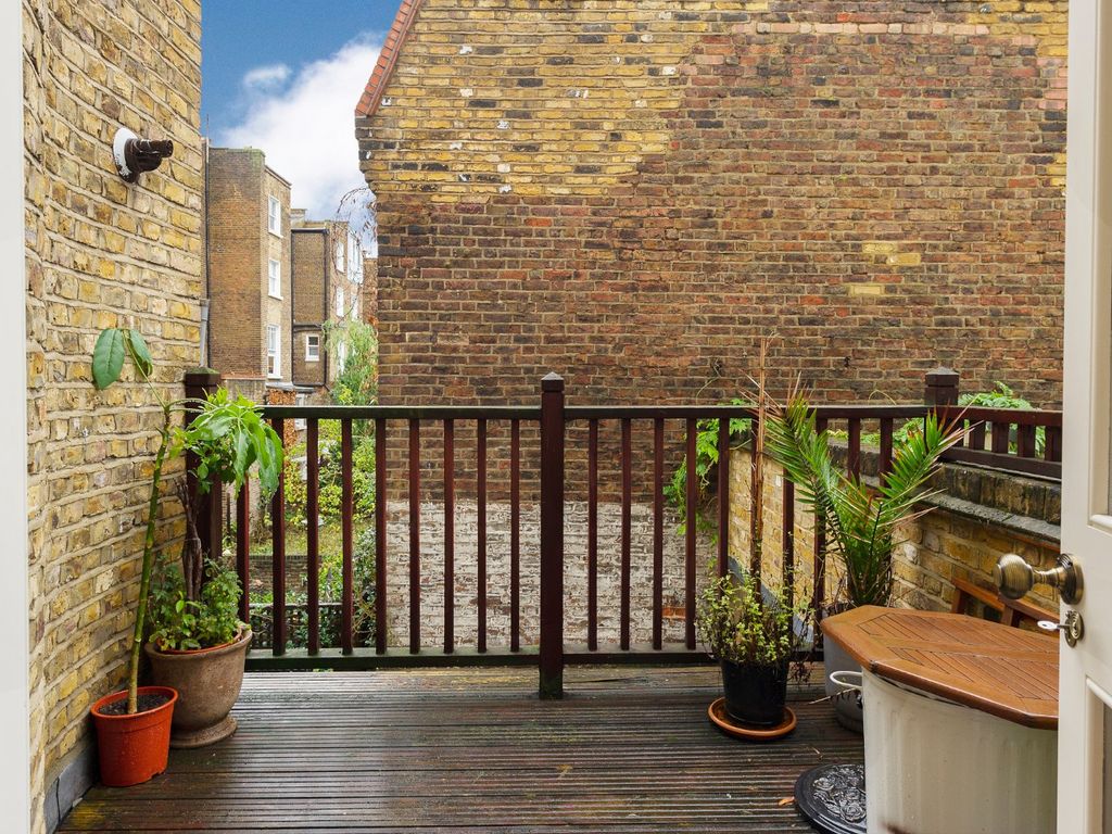 1 bed flat for sale in All Saints Road, London W11, £750,000