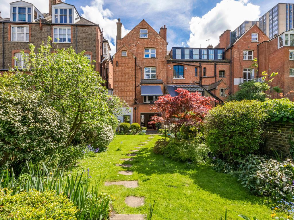 3 bed flat for sale in Fellows Road, London NW3, £1,420,000