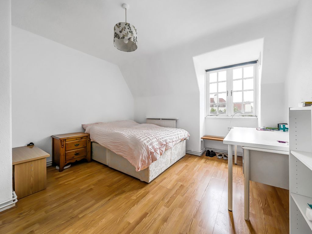 3 bed flat for sale in Chalton Street, London NW1, £700,000