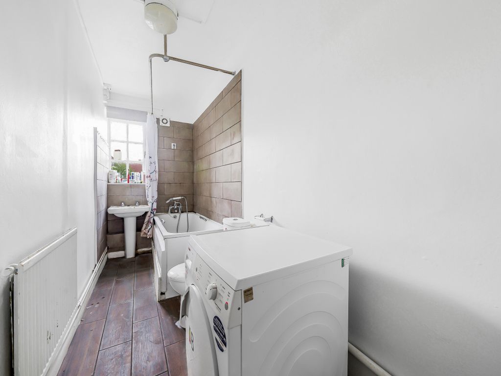 3 bed flat for sale in Chalton Street, London NW1, £700,000