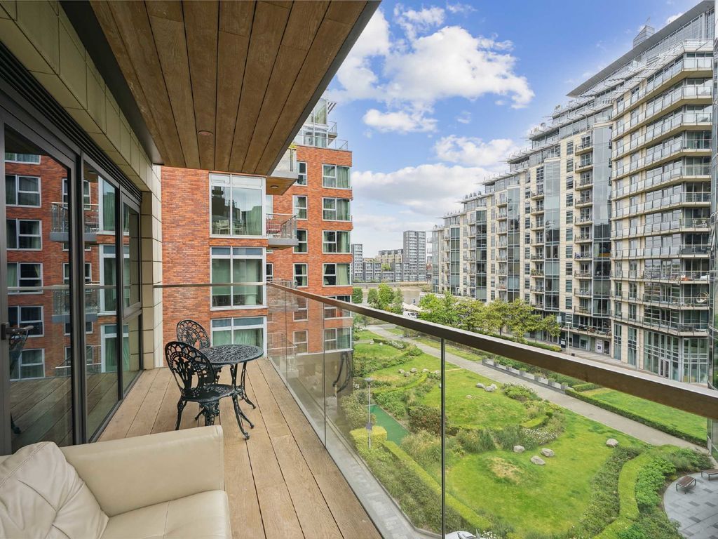 2 bed flat for sale in Juniper Drive, London SW18, £599,990
