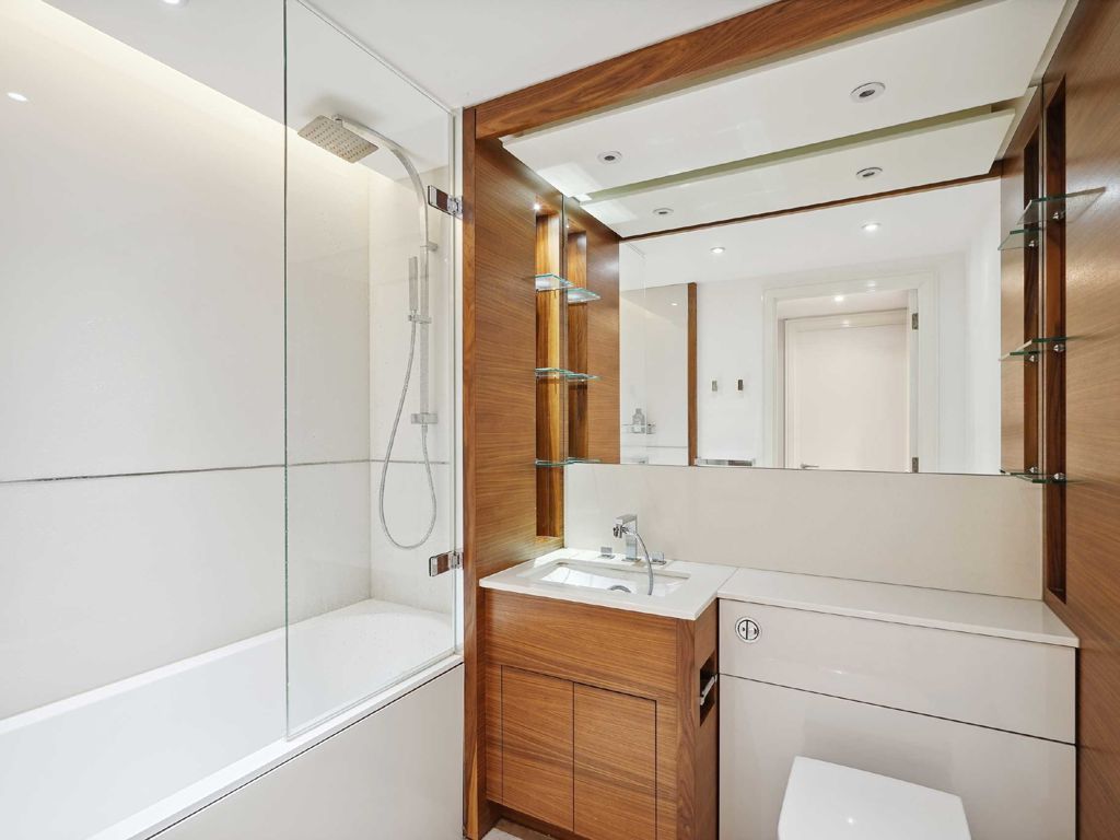 2 bed flat for sale in Juniper Drive, London SW18, £599,990