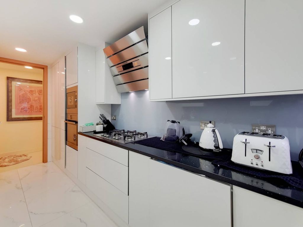 3 bed flat for sale in The Quadrangle, Hyde Park Estate, London W2, £1,280,000