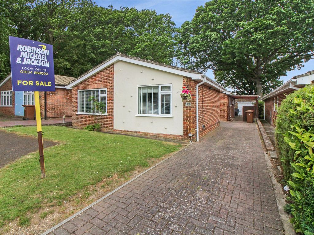 3 bed bungalow for sale in Redwood Close, Lordswood ME5, £470,000