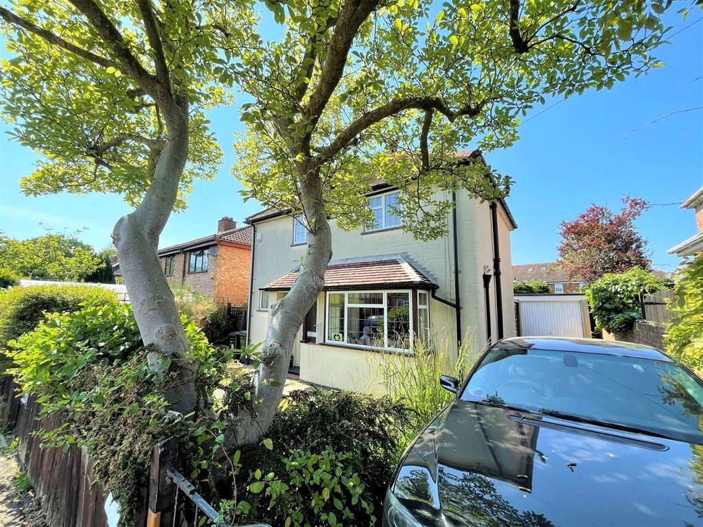 2 bed detached house for sale in Ardmore Avenue, Guildford GU2, £425,000