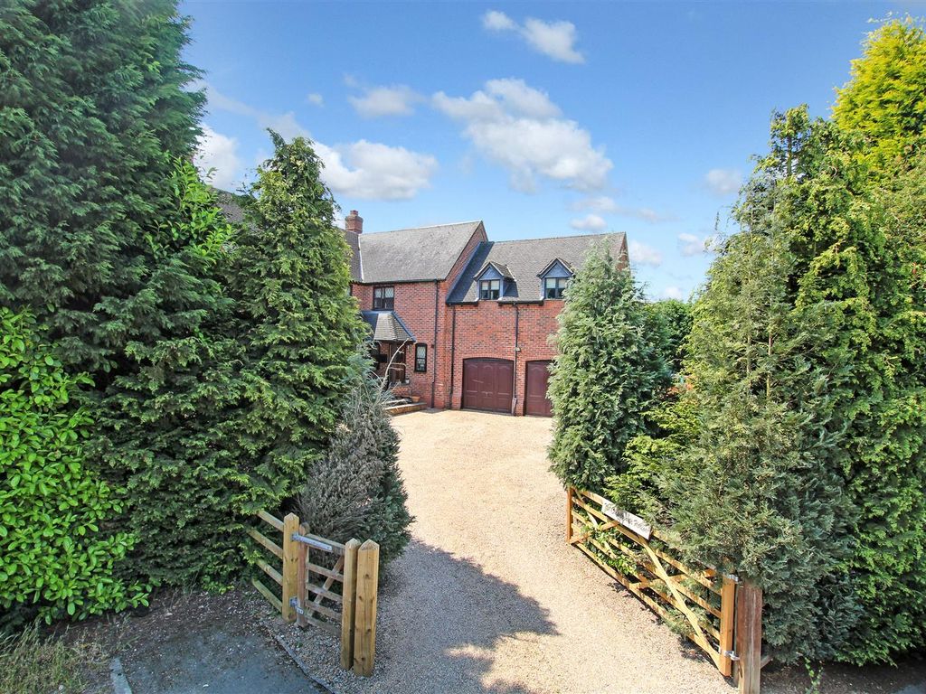 5 bed detached house for sale in Measham, Swadlincote, Derbyshire DE12, £695,000