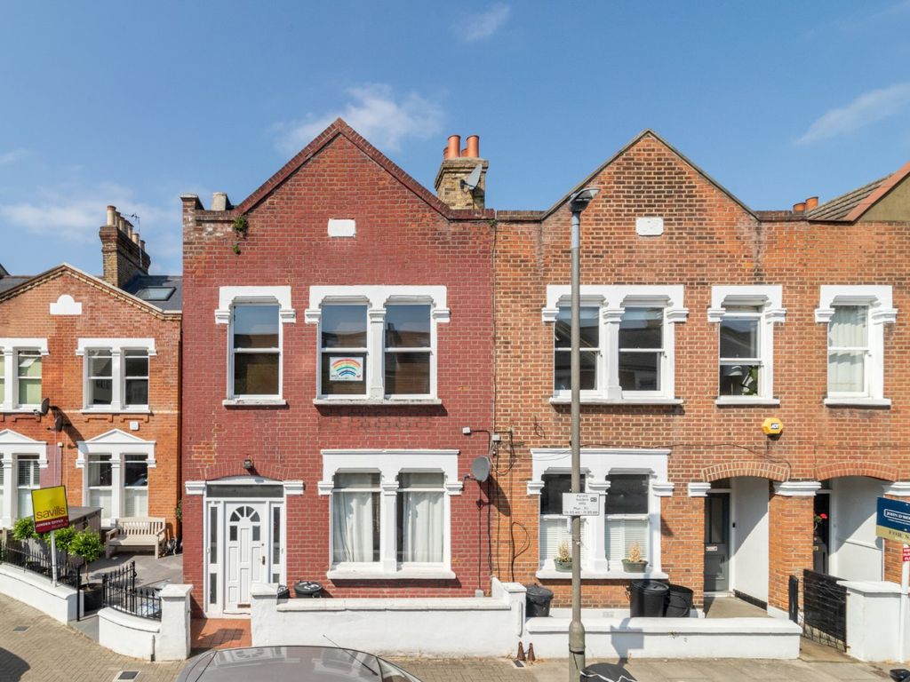 2 bed flat for sale in Blandfield Road, London SW12, £525,000