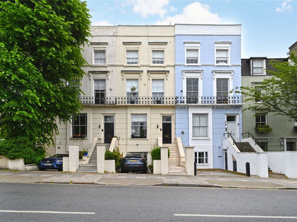 4 bed terraced house for sale in Loudoun Road, St John
