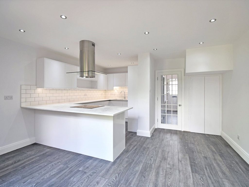 4 bed town house to rent in Pages Wharf, Mill Lane, Taplow, Maidenhead SL6, £3,200 pcm