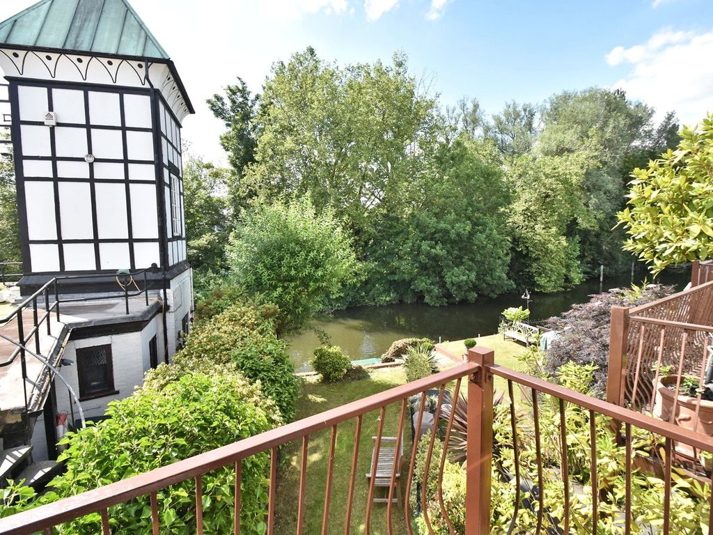 4 bed town house to rent in Pages Wharf, Mill Lane, Taplow, Maidenhead SL6, £3,200 pcm