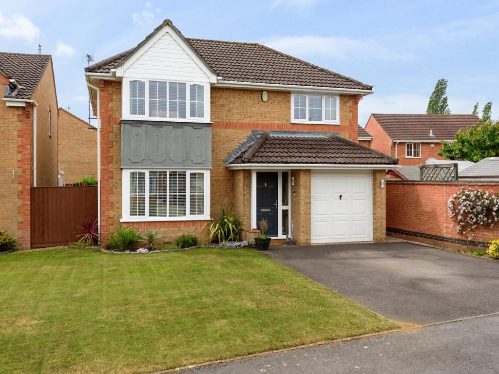 4 bed detached house for sale in Barrington Way, Reading, Berkshire RG1, £630,000