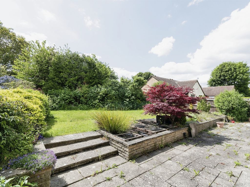 3 bed detached bungalow for sale in King James Way, Royston SG8, £560,000