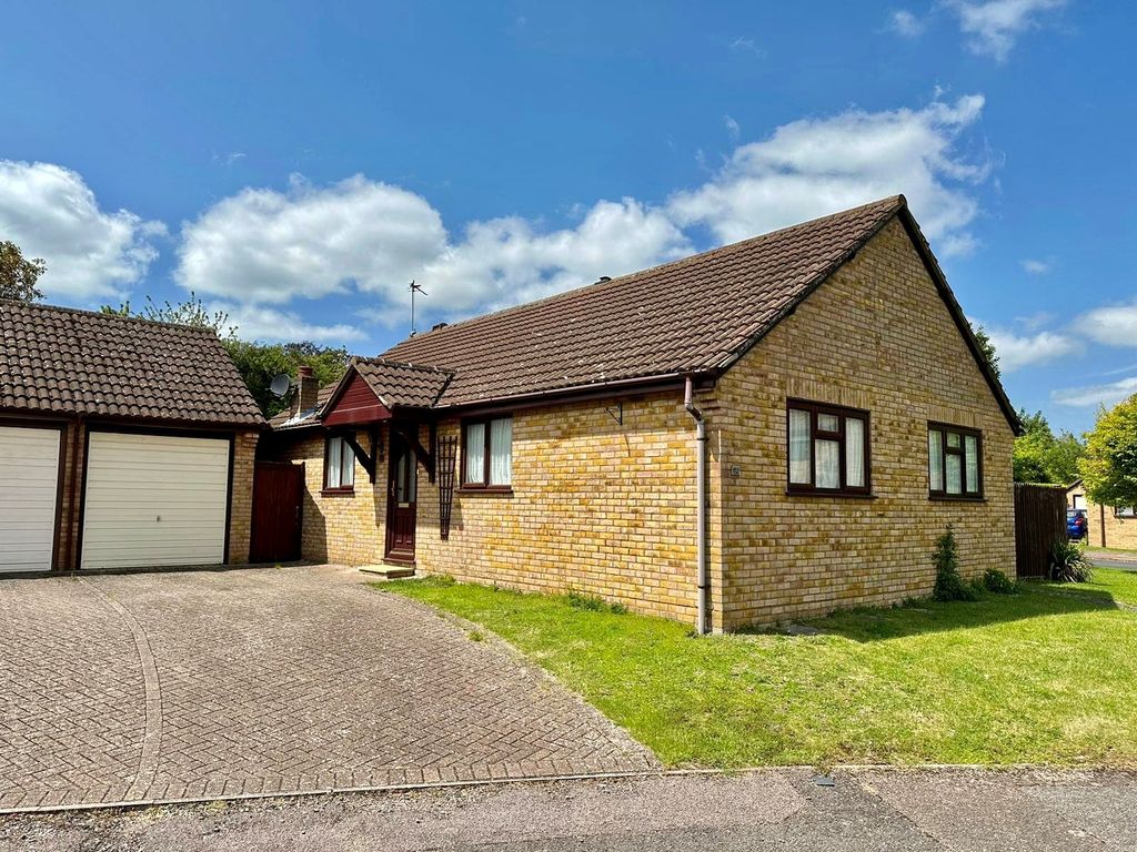 3 bed detached bungalow for sale in King James Way, Royston SG8, £560,000