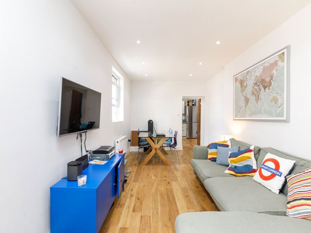 2 bed flat for sale in Clapham Common South Side, London SW4, £399,000