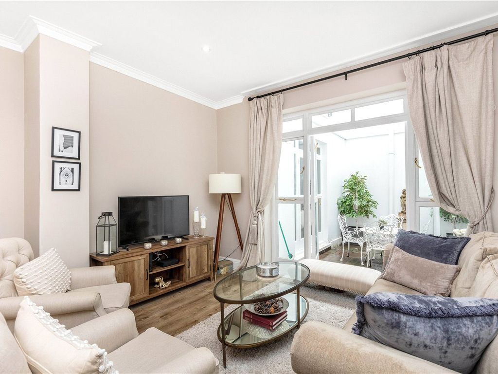 1 bed flat for sale in Cranley Gardens, London SW7, £650,000