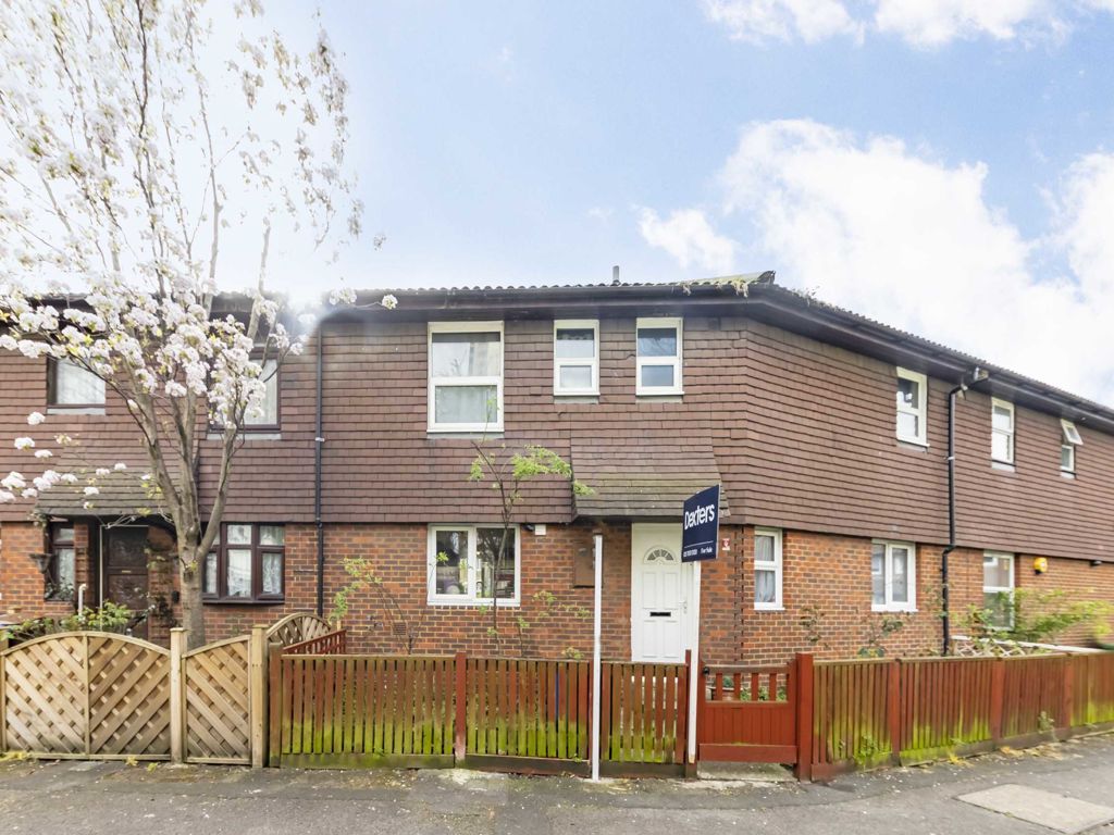 3 bed property for sale in Dilston Grove, London SE16, £650,000