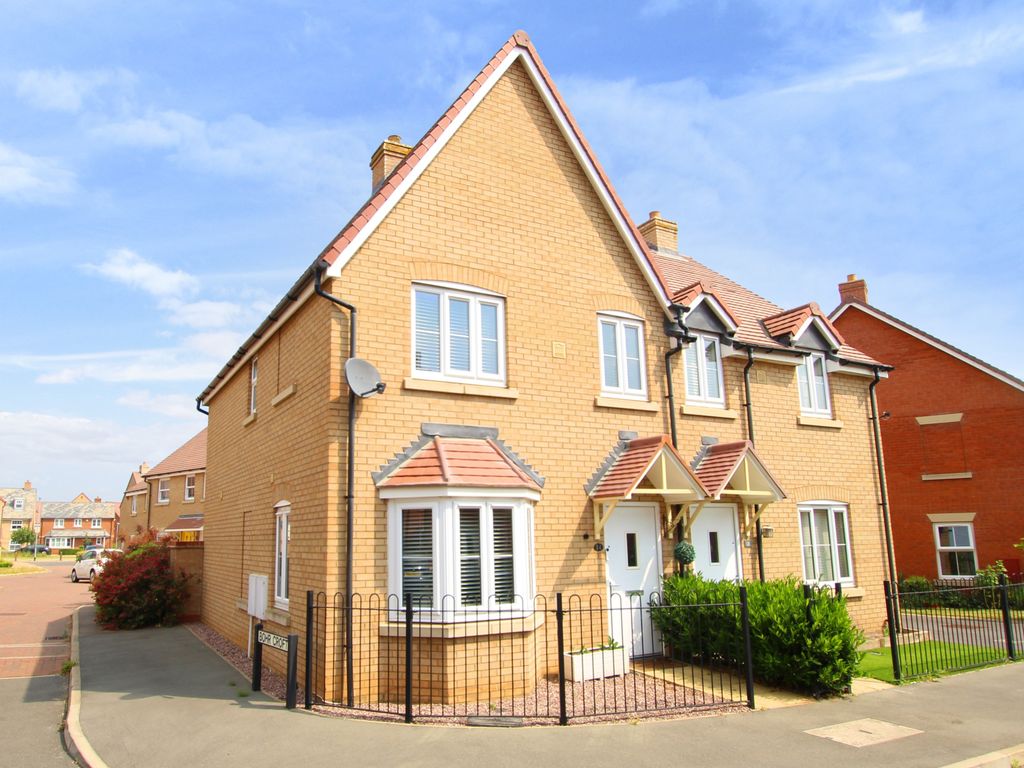 3 bed semi-detached house for sale in Appleton Mead, Biggleswade SG18, £349,950