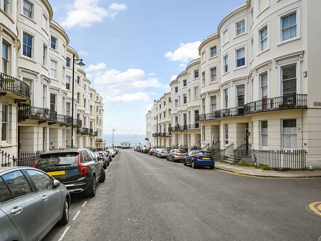 2 bed flat for sale in Eaton Place, Brighton BN2, £425,000