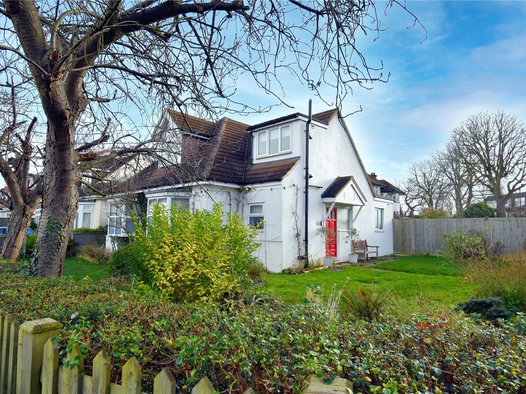 3 bed property for sale in College Gardens, New Malden KT3, £775,000