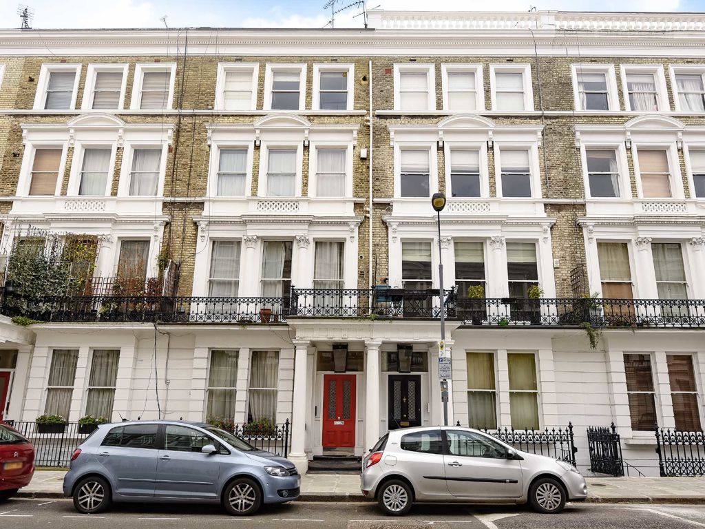 1 bed flat for sale in Castletown Road, London W14, £500,000