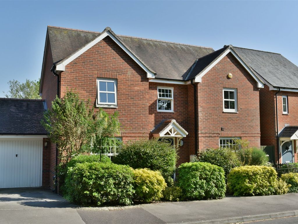 4 bed detached house for sale in Pinewood Crescent, Hermitage, Berkshire RG18, £568,000