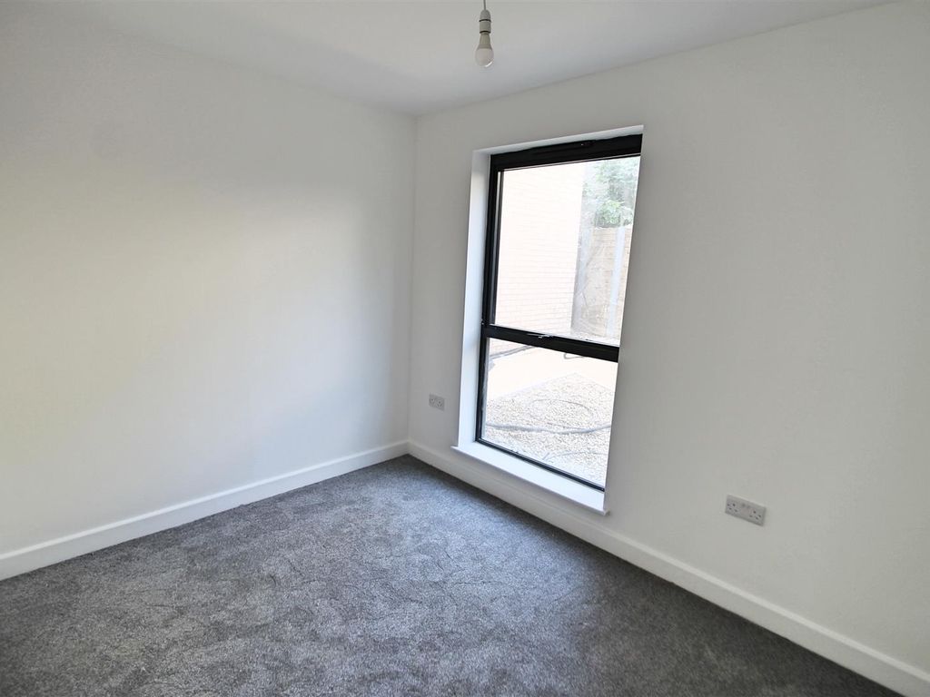 2 bed flat for sale in Ye Corner, Watford WD19, £350,000