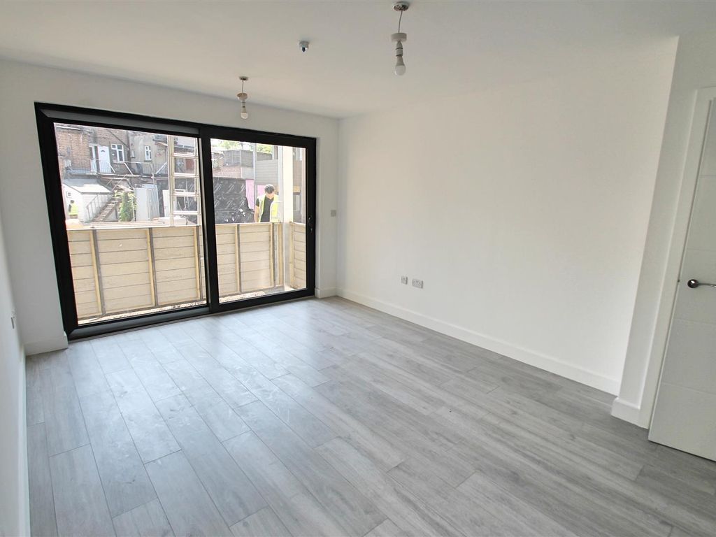 2 bed flat for sale in Ye Corner, Watford WD19, £350,000